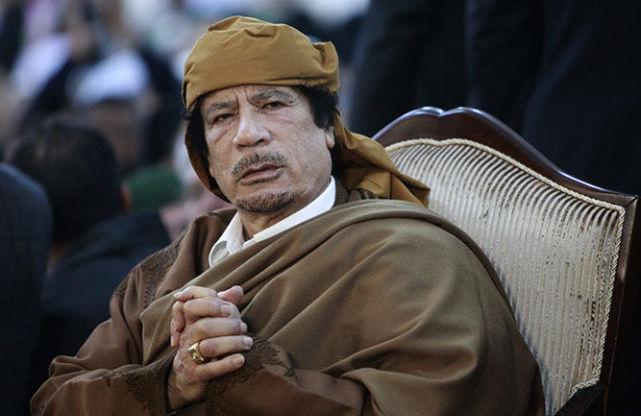 卡扎菲得罪人太多, 连中国都不保他, 最后只能死翘翘