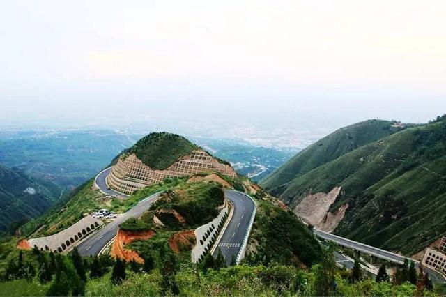 号称西安最美的环山旅游盘山公路，九曲十八弯名震自驾圈