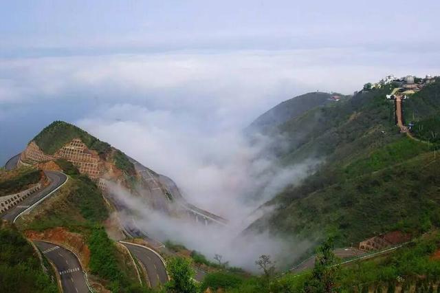 号称西安最美的环山旅游盘山公路，九曲十八弯名震自驾圈