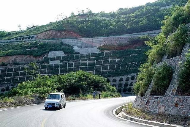 号称西安最美的环山旅游盘山公路，九曲十八弯名震自驾圈