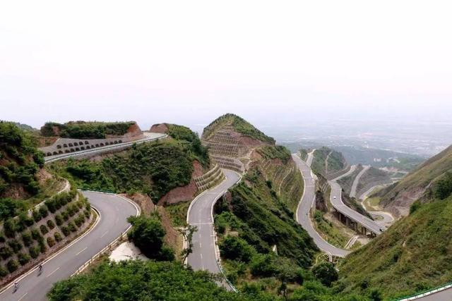 号称西安最美的环山旅游盘山公路，九曲十八弯名震自驾圈