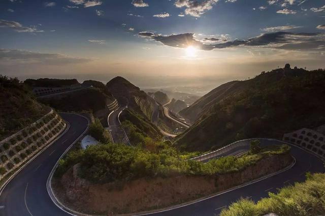 号称西安最美的环山旅游盘山公路，九曲十八弯名震自驾圈