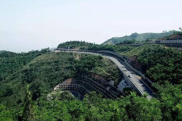 号称西安最美的环山旅游盘山公路，九曲十八弯名震自驾圈