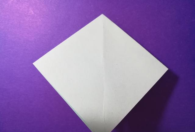 千纸鹤折纸教程:这样折千纸鹤,既简单又漂亮!