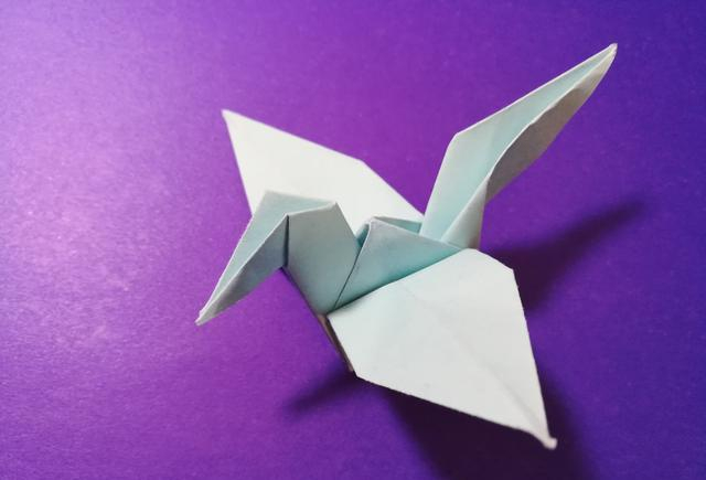 千纸鹤折纸教程:这样折千纸鹤,既简单又漂亮!