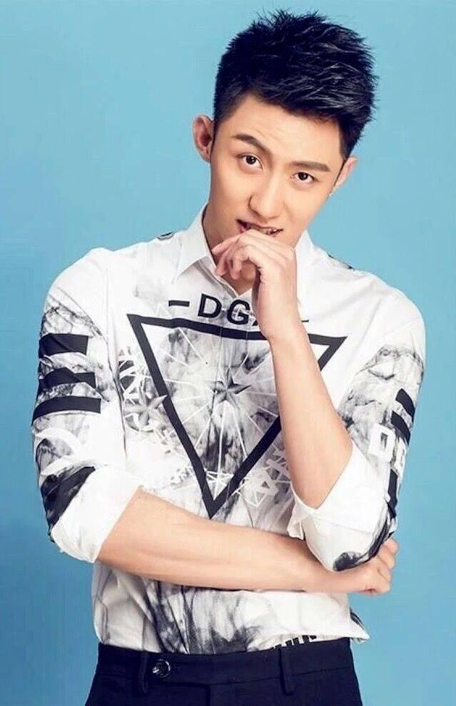 拍完电影就删吴世勋相关微博，同是小鲜肉差距怎么这么大？