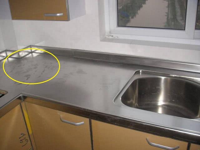 厨房不锈钢台面有这么多的缺点，以后装修再也不用了