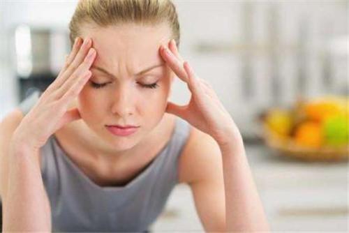 医生：别拿偏头疼不当回事，很可能是3个重要疾病的信号！