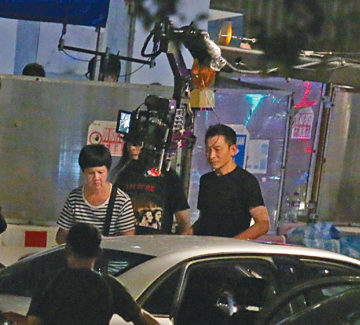 刘德华复工拍戏收4000万片酬，精益求精至次日清晨才收工！