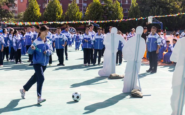 杨璞助力东方德才学校全国足球特色校启动仪式暨足球嘉年华活动