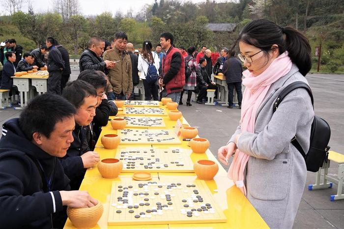 百里杜鹃百盘争艳 女子围甲毕节站指导棋