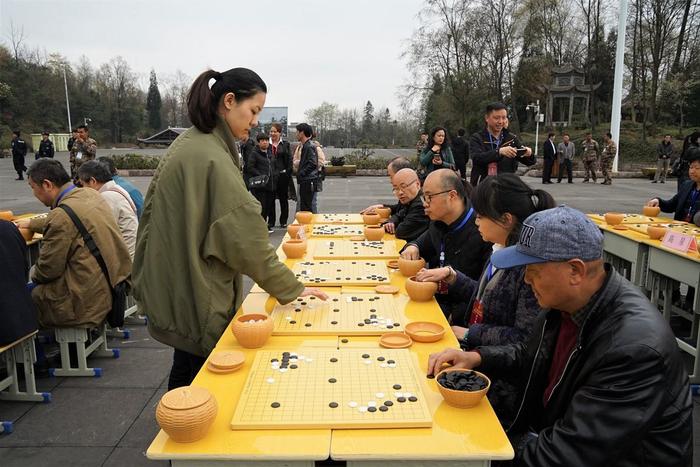 百里杜鹃百盘争艳 女子围甲毕节站指导棋