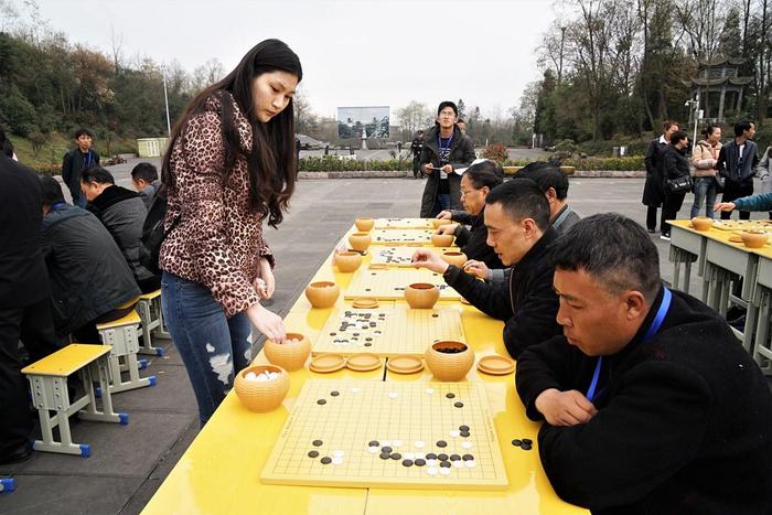 百里杜鹃百盘争艳 女子围甲毕节站指导棋