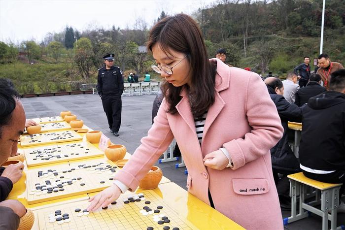 百里杜鹃百盘争艳 女子围甲毕节站指导棋