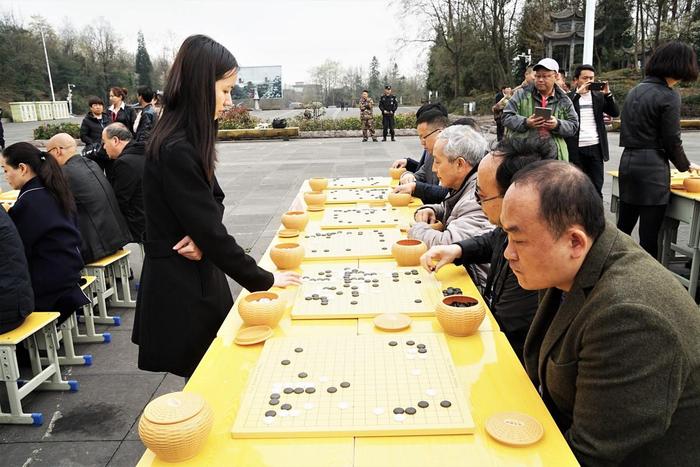 百里杜鹃百盘争艳 女子围甲毕节站指导棋