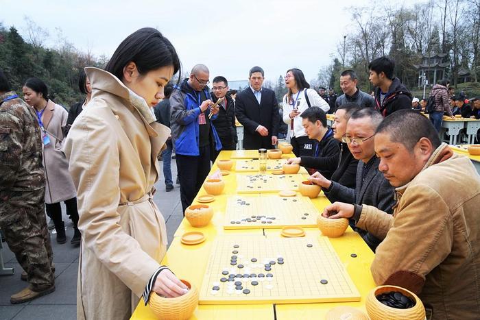 百里杜鹃百盘争艳 女子围甲毕节站指导棋