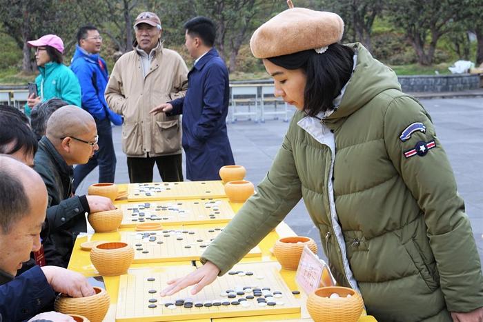 百里杜鹃百盘争艳 女子围甲毕节站指导棋