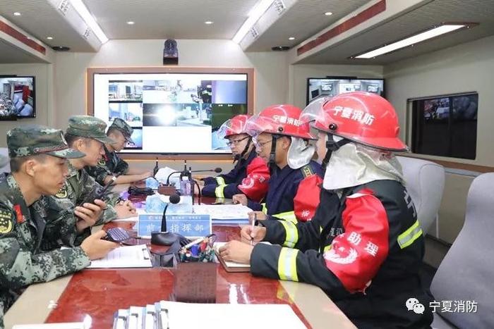 宁夏消防总队举行大型商业综合体实战拉动演练