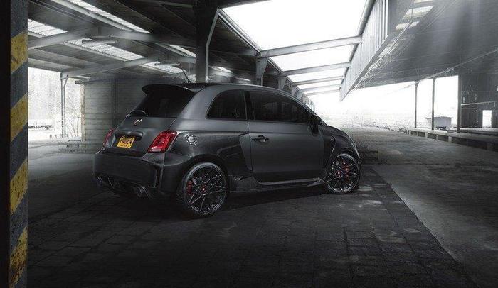 让你见识见识碳纤维版菲亚特500Abarth Ares