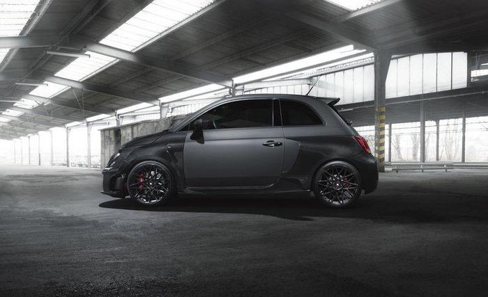 让你见识见识碳纤维版菲亚特500Abarth Ares