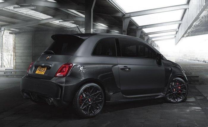 让你见识见识碳纤维版菲亚特500Abarth Ares