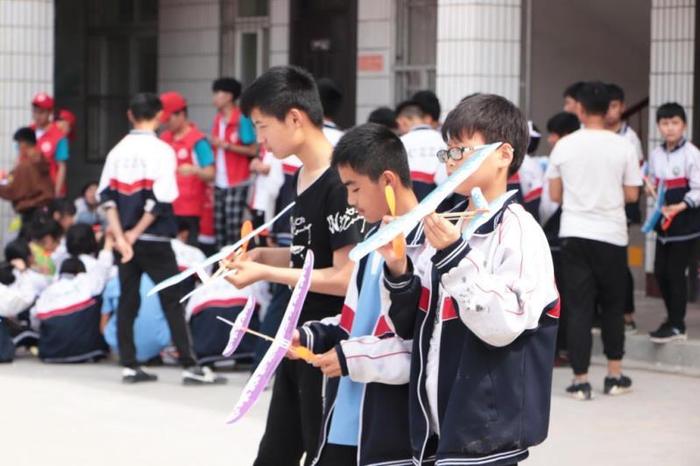 郑州航院首个志愿服务基地在范县陈庄镇中学揭牌成立