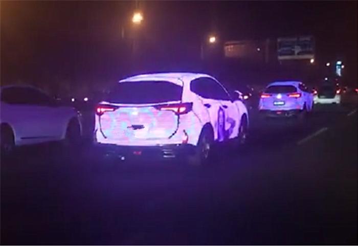 湖北偶遇讴歌CDX，车身贴满LED光源，行车时自动播放动画！