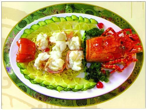特色菜上汤焗龙虾真的是说不出来的好吃！来尝尝！