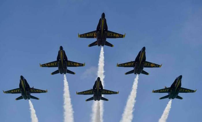 蓝天使特技飞行队，美国海军的“形象代言人”