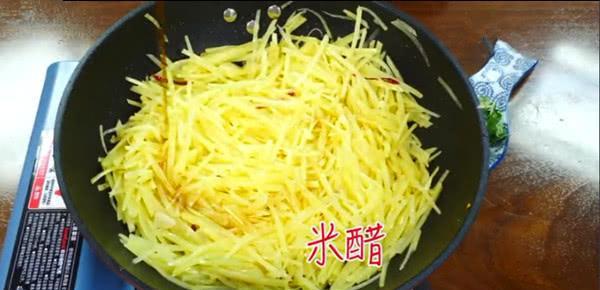 炒土豆丝加香菜，味道很特别