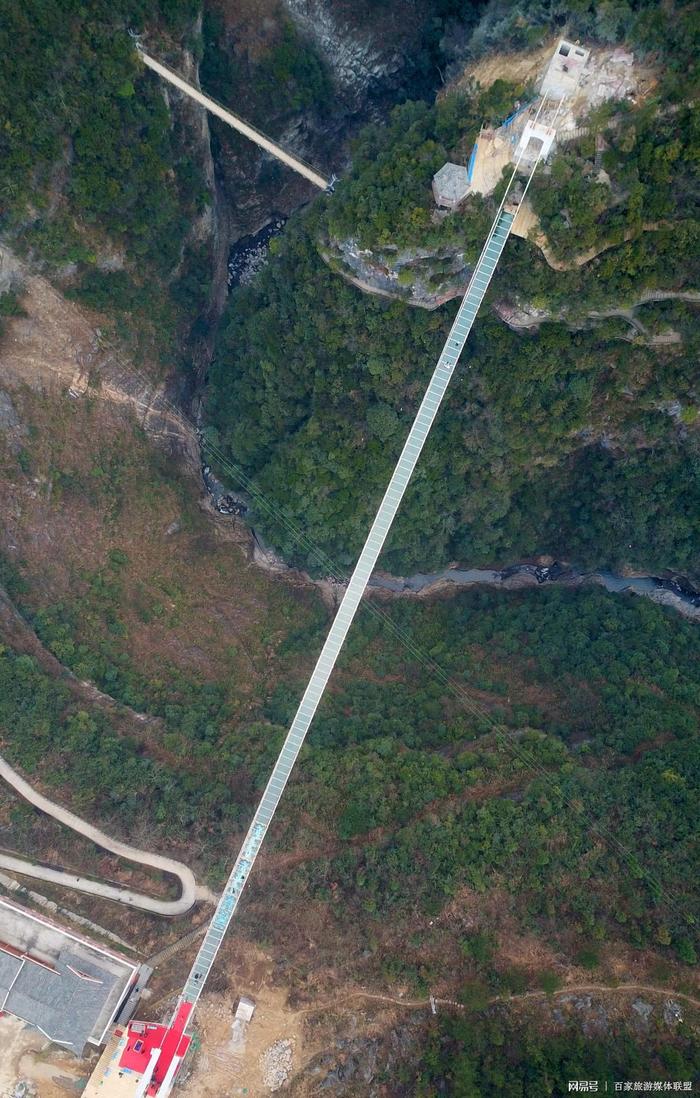 全国首座峡谷9D玻璃悬索桥就恩施石门河，去过的都说不去第二次