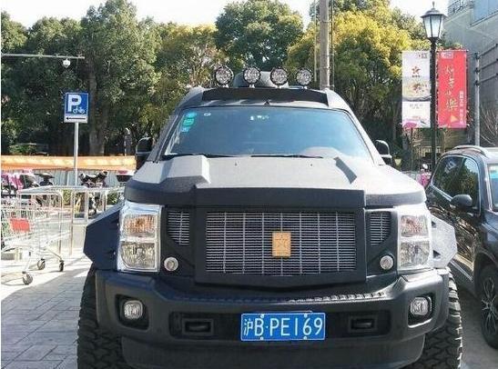 上海首辆上牌的乔治巴顿，霸气侧漏，SUV在它面前显得很娇小！