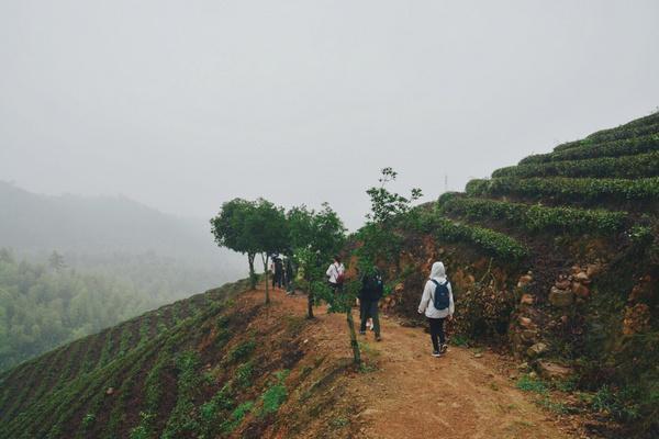 徒步仙境埭溪驾云山 探秘壮观老虎谭水库 湖州最美山水圣地