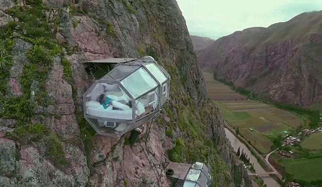 这座酒店建在上千米悬崖上，一晚两千还没电梯，网友：免费都不住