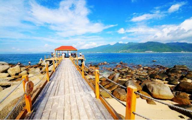 老城镇内有著名旅游渡假胜地盈滨半岛澄迈湾。