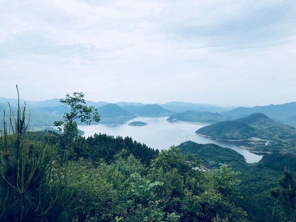 徒步仙境埭溪驾云山 探秘壮观老虎谭水库 湖州最美山水圣地