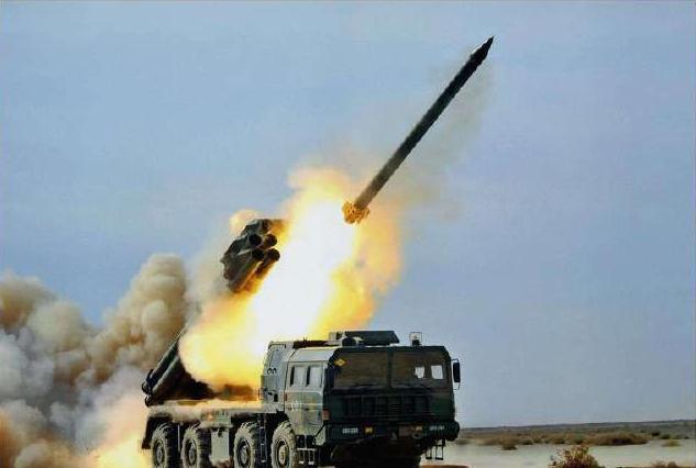 中国射程最远火箭炮：射程400千米，自带雷达，美媒：这是导弹