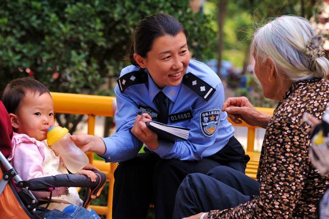 居住在中国的美国人讨论：中国人不怕警察的原因是什么？