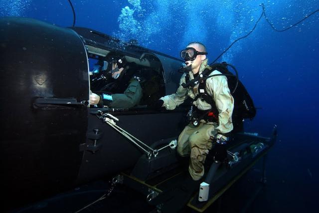 微型潜艇不简单，3000万美元一艘，最多搭载6人，水下力量好帮手