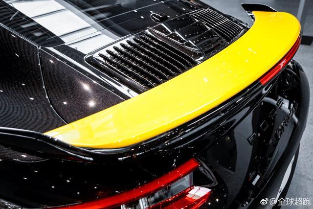 保时捷911特别定制版丨黄黑拼色，碳纤内饰