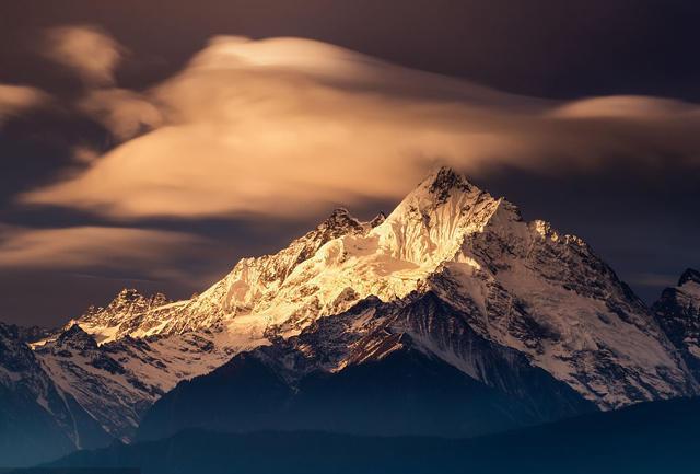 藏传四大神山之一梅里雪山, 青藏高原东南缘最高山