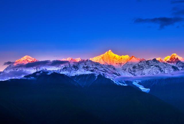 藏传四大神山之一梅里雪山, 青藏高原东南缘最高山