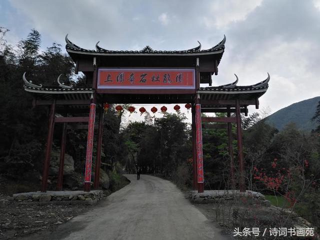 五一休假哪里去？奉嘎山奇石、映山红等你来！