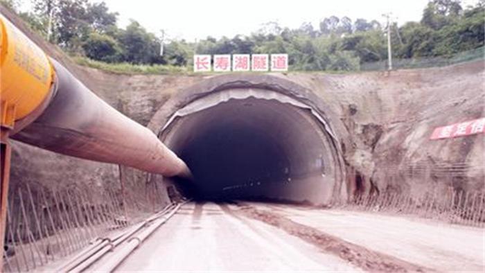 我国正在修的一条高铁大动脉，全长1063公里，连接郑州到重庆