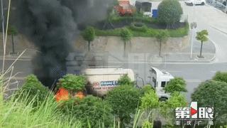 重庆一罐车起火发生爆炸 现场一声巨响