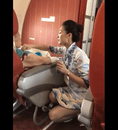 偷拍空姐 ccsiwa.com - 空姐美腿丝袜