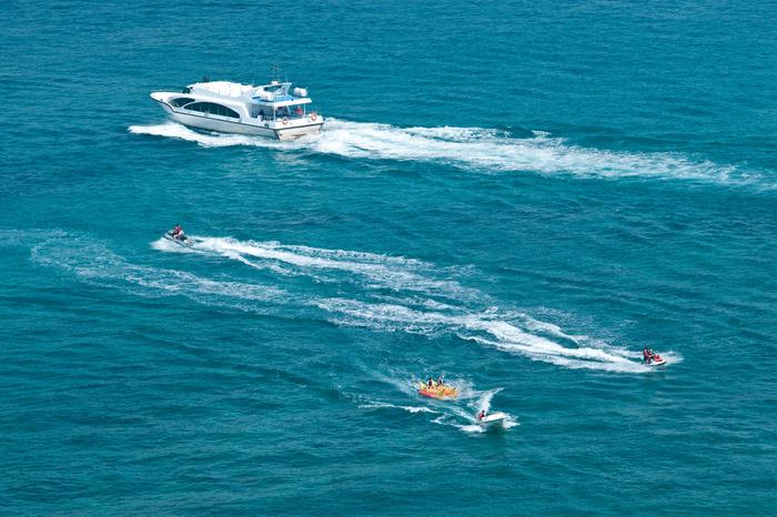 来分界洲岛玩转各种刺激海上娱乐项目，夏天就要浪浪浪！