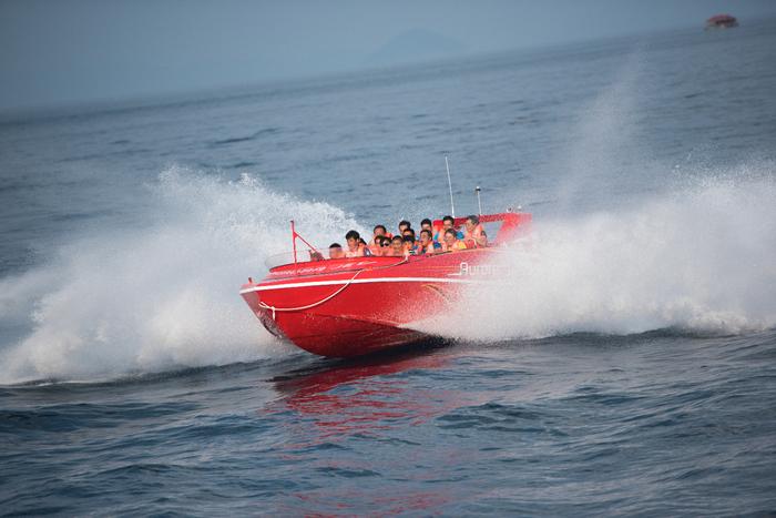来分界洲岛玩转各种刺激海上娱乐项目，夏天就要浪浪浪！