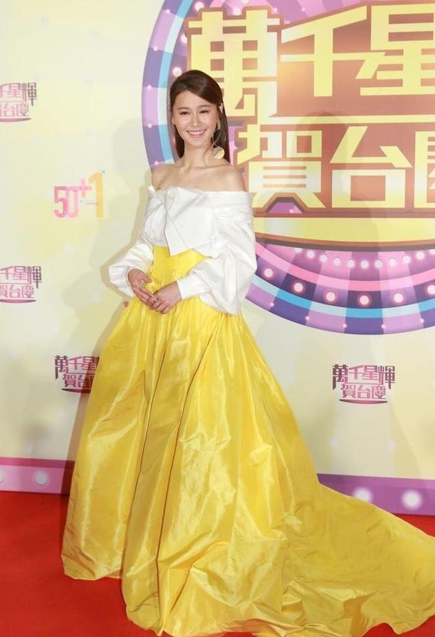 TVB台庆群星礼服质感太像影楼风，连一姐胡定欣都像地摊货？