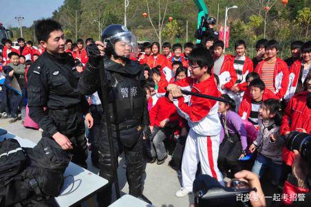 中国特警的基本装备